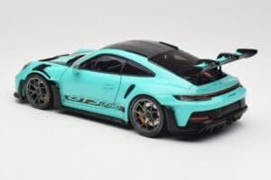 Porsche 911 992 GT3 RS Python Green & Dark Silver Wheels Minichamps 1:18 110062026 Metall — bild 7 av 8