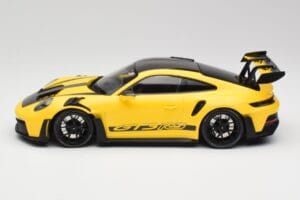 Porsche 911 992 GT3 RS Racing Gul & Svarta Hjul Minichamps 1:18 153062245 Metall — bild 3 av 6