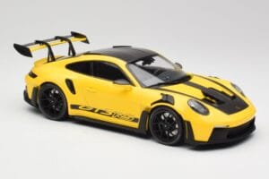 Porsche 911 992 GT3 RS Racing Gul & Svarta Hjul Minichamps 1:18 153062245 Metall — bild 4 av 6
