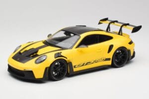 Porsche 911 992 GT3 RS Racing Gul & Svarta Hjul Minichamps 1:18 153062245 Metall