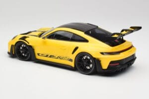 Porsche 911 992 GT3 RS Racing Gul & Svarta Hjul Minichamps 1:18 153062245 Metall — bild 5 av 6