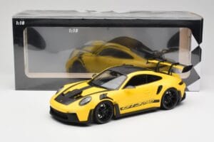 Porsche 911 992 GT3 RS Racing Gul & Svarta Hjul Minichamps 1:18 153062245 Metall — bild 6 av 6