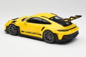 Porsche 911 992 GT3 RS Racing Gul Norev 1:18 WAP0212810RGT3 Metall — bild 7 av 8