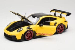 Porsche 911 992 GT3 RS Racing Yellow Weissach Package & Red Wheels Minichamps 1:18 110062025 Metall — bild 2 av 8