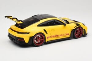 Porsche 911 992 GT3 RS Racing Yellow Weissach Package & Red Wheels Minichamps 1:18 110062025 Metall — bild 3 av 8