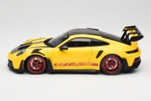 Porsche 911 992 GT3 RS Racing Yellow Weissach Package & Red Wheels Minichamps 1:18 110062025 Metall — bild 4 av 8