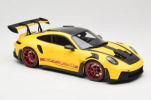 Porsche 911 992 GT3 RS Racing Yellow Weissach Package & Red Wheels Minichamps 1:18 110062025 Metall — bild 6 av 8