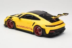 Porsche 911 992 GT3 RS Racing Yellow Weissach Package & Red Wheels Minichamps 1:18 110062025 Metall — bild 7 av 8