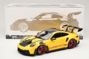 Porsche 911 992 GT3 RS Racing Yellow Weissach Package & Red Wheels Minichamps 1:18 110062025 Metall — bild 8 av 8
