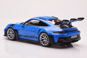 Porsche 911 992 GT3 RS Sharkblue Norev 1:18 187358 Metall — bild 7 av 8