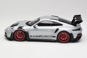 Porsche 911 992 GT3 RS Silver & Röda Hjul Minichamps 1:18 153062241 Metall — bild 3 av 6