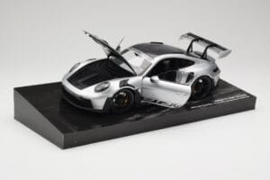 Porsche 911 992 GT3 RS Silver Weissach Package Minichamps 1:18 110062020 Metall — bild 3 av 8