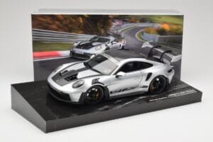 Porsche 911 992 GT3 RS Silver Weissach Package Minichamps 1:18 110062020 Metall — bild 8 av 8