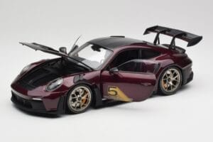 Porsche 911 992 GT3 RS Ultraviolett & Silverfälgar Minichamps 1:18 110062029 Metall — bild 2 av 8