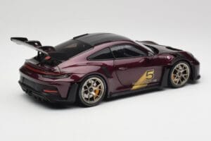 Porsche 911 992 GT3 RS Ultraviolett & Silverfälgar Minichamps 1:18 110062029 Metall — bild 3 av 8