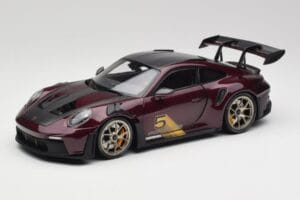 Porsche 911 992 GT3 RS Ultraviolett & Silverfälgar Minichamps 1:18 110062029 Metall