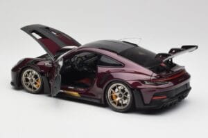 Porsche 911 992 GT3 RS Ultraviolett & Silverfälgar Minichamps 1:18 110062029 Metall — bild 5 av 8