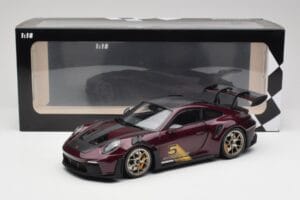 Porsche 911 992 GT3 RS Ultraviolett & Silverfälgar Minichamps 1:18 110062029 Metall — bild 8 av 8
