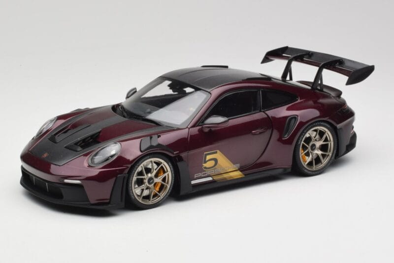 Porsche 911 992 GT3 RS Ultraviolett & Silverfälgar Minichamps 1:18 110062029 Metall