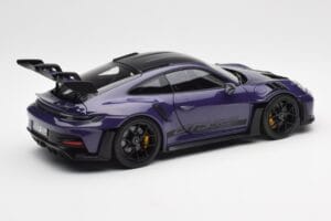 Porsche 911 992 GT3 RS Weissach Package Ultraviolet Norev 1:18 187368 Metall — bild 3 av 8