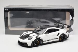 Porsche 911 992 GT3 RS Vit & Svarta Hjul Minichamps 1:18 155062230 Metall — bild 6 av 6