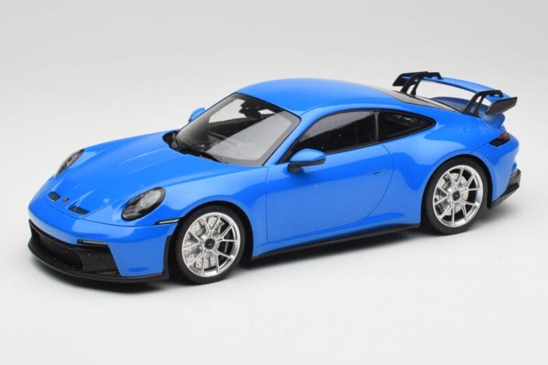 Porsche 911 992 GT3 Shark Blå & Silverfälgar Minichamps 1:18 143069015 Resin