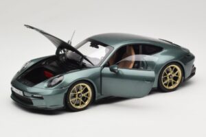 Porsche 911 992 GT3 Touring Package Malachite Green Metallic Norev 1:18 187382 Metall — bild 2 av 8