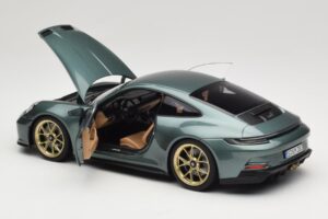 Porsche 911 992 GT3 Touring Package Malachite Green Metallic Norev 1:18 187382 Metall — bild 5 av 8