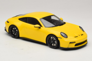 Porsche 911 992 GT3 Touring Gul Svarta Hjul Minichamps 1:18 117069021 Metall — bild 4 av 6