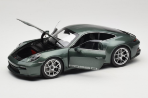 Porsche 911 992 S/T Malachite Green Metallic Norev 1:18 187472 Metall — bild 2 av 8