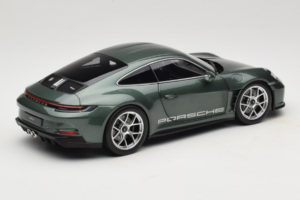 Porsche 911 992 S/T Malachite Green Metallic Norev 1:18 187472 Metall — bild 3 av 8