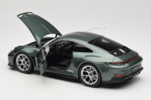 Porsche 911 992 S/T Malachite Green Metallic Norev 1:18 187472 Metall — bild 4 av 8