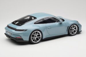 Porsche 911 992 S/T Meisenblau Norev 1:12 127550 Metall — bild 2 av 6