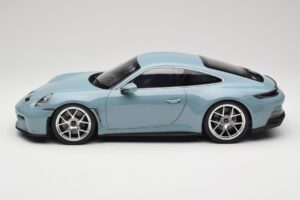 Porsche 911 992 S/T Meisenblau Norev 1:12 127550 Metall — bild 3 av 6