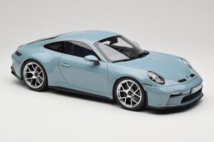 Porsche 911 992 S/T Meisenblau Norev 1:12 127550 Metall — bild 4 av 6