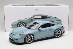 Porsche 911 992 S/T Meisenblau Norev 1:12 127550 Metall — bild 6 av 6