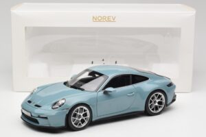 Porsche 911 992 S/T Meissen Blue Norev 1:18 187470 Metall — bild 8 av 8