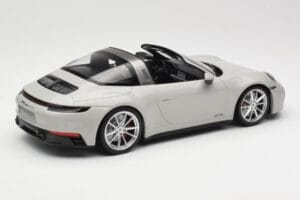 Porsche 911 992 Targa 4 GTS Grå Minichamps 1:18 155061064 Metall — bild 2 av 6