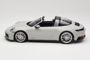 Porsche 911 992 Targa 4 GTS Grå Minichamps 1:18 155061064 Metall — bild 3 av 6