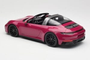 Porsche 911 992 Targa 4 GTS Rubystar Minichamps 1:18 155061066 Metall — bild 5 av 6