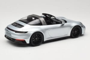 Porsche 911 992 Targa 4 GTS Silver Minichamps 1:18 155061061 Metall — bild 2 av 6