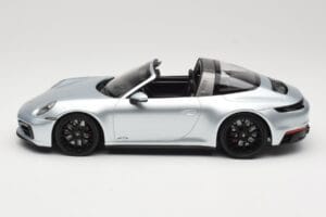 Porsche 911 992 Targa 4 GTS Silver Minichamps 1:18 155061061 Metall — bild 3 av 6