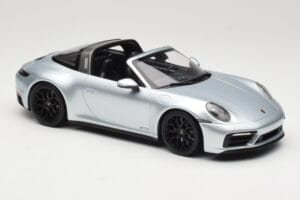 Porsche 911 992 Targa 4 GTS Silver Minichamps 1:18 155061061 Metall — bild 4 av 6