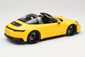 Porsche 911 992 Targa 4 GTS Gul Minichamps 1:18 153061064 Metall — bild 2 av 6
