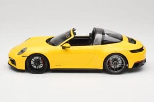 Porsche 911 992 Targa 4 GTS Gul Minichamps 1:18 153061064 Metall — bild 3 av 6