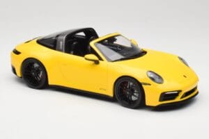 Porsche 911 992 Targa 4 GTS Gul Minichamps 1:18 153061064 Metall — bild 4 av 6
