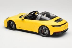 Porsche 911 992 Targa 4 GTS Gul Minichamps 1:18 153061064 Metall — bild 5 av 6