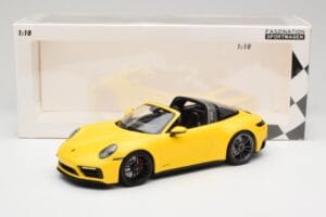 Porsche 911 992 Targa 4 GTS Gul Minichamps 1:18 153061064 Metall — bild 6 av 6