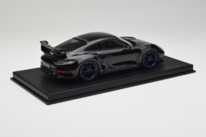 Porsche 911 992 TechArt GTstreet R Svart Med Blå Hjul TechArt 1:18 REMC009 Resin — bild 3 av 6