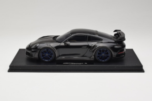 Porsche 911 992 TechArt GTstreet R Svart Med Blå Hjul TechArt 1:18 REMC009 Resin